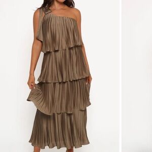 Petal & Pup Mia One-Shoulder Tiered Plissé Midi Dress Size XS